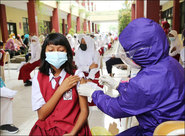 Gebrakan Eri Cahyadi-Armuji di Tahun Pertama Pimpin Surabaya