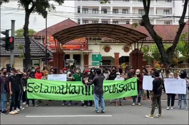 Demo Kawal Sidang Waduk Sepat: Hakim Harus Bersertifikasi Lingkungan!