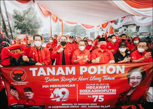 Ultah ke-75 Megawati, PDIP Surabaya Bareng Eri-Armuji Tanam Ratusan Pohon Mahoni