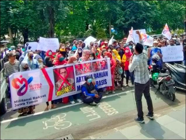 Demo di Kejati, Mitra Jatim Usung Spanduk “Arteria Dahlan Manusia Rasis”