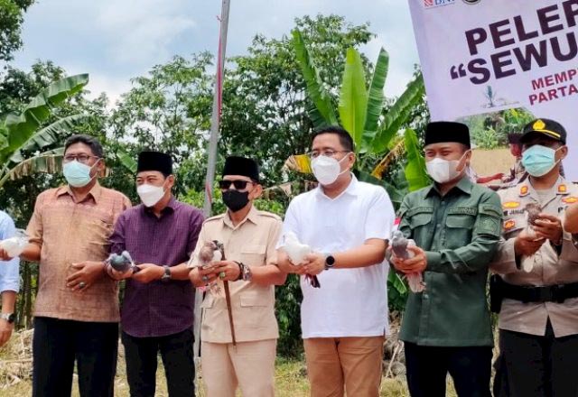 Anwar Sadad Lepas 1000 Merpati di Banyuwangi: Simbol Gerindra Tak Pernah Ingkar Janji