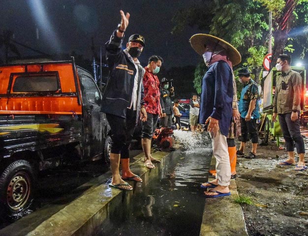 Eri Cahyadi: Tantangan Pemkot Surabaya, Ketika Hujan Tak Ada Genangan