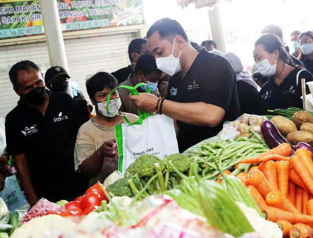 Surabaya Bakal Batasi Penggunaan Kantong Plastik di Pasar, Perwali Sedang Dikebut