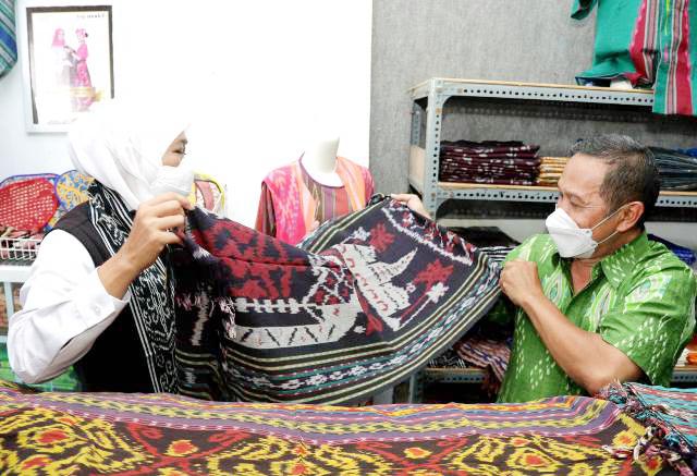 Lamongan Punya Desa Penghasil Tenun Ikat, Pasarnya Tembus Somalia dan Timur Tengah