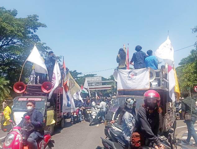 Demo BEM Surabaya Usung 7 Tuntutan, Tak Ada Tolak Tunda Pemilu dan Masa Jabatan 3 Periode