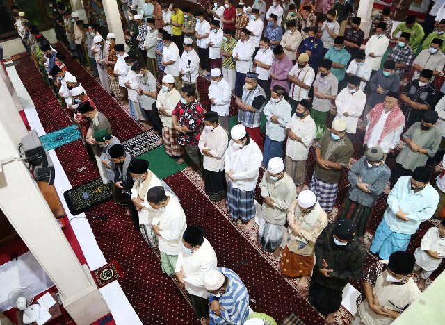 Safari Ramadhan, Eri Cahyadi Shalat Tarawih Keliling Masjid di 31 Kecamatan se-Surabaya