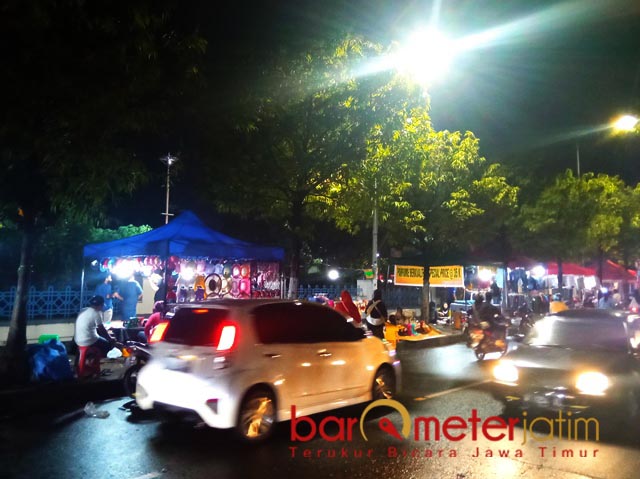 Warga Keluhkan PKL Masjid Al Akbar Ganggu Akses Jalan Tol, Bulan Depan Ditertibkan