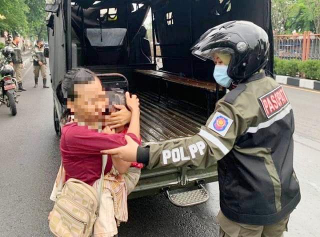 Jelang Lebaran, Satpol PP Surabaya Gencar Tertibkan Pengemis dan Pengamen Musiman