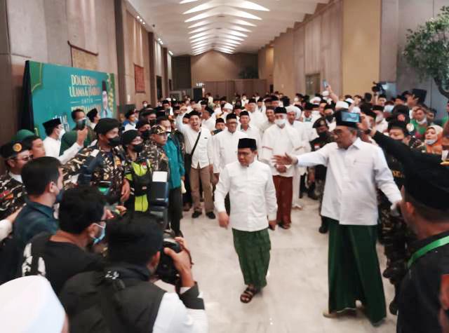 Ketum PKB Sibuk Kumpulkan Kiai, Ketua Gerindra Jatim Asyik Nonton Laga Persebaya