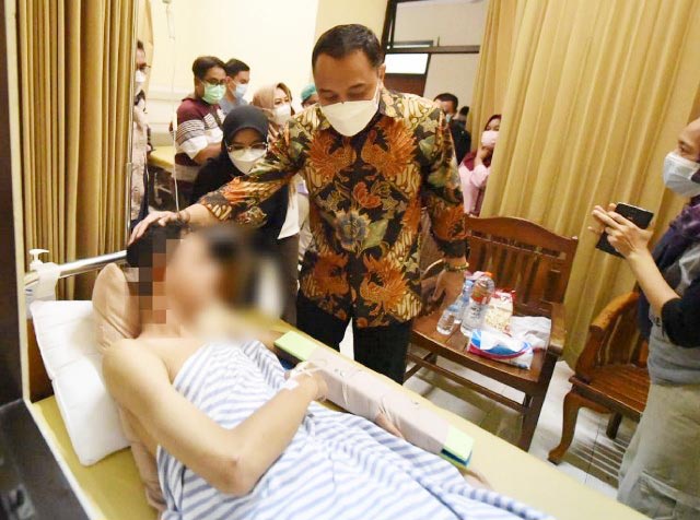 Eri Cahyadi Akan Pindahkan Warganya Korban Kecelakaan Bus Tol Sumo ke Surabaya