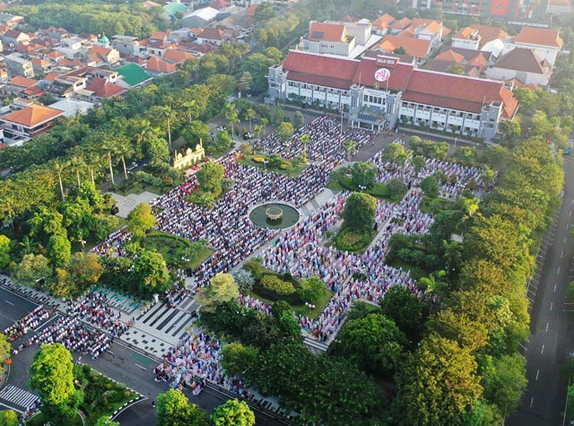 Shalat Id Kembali Digelar di Balai Kota Surabaya, Eri: Tonggak Semangat Gerakkan Ekonomi