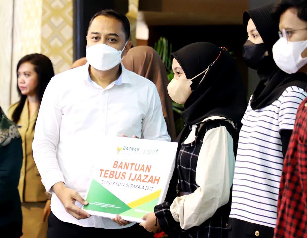 Ijazah 729 Pelajar SMA Ditahan Sekolah, Wali Kota Surabaya Tebus hingga Rp 1,7 M