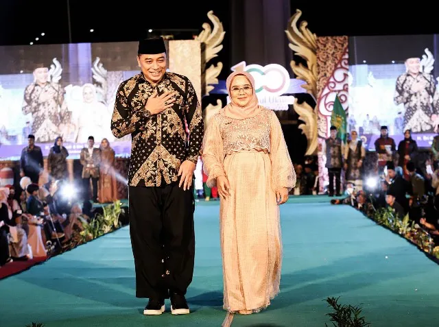 Jadi Model Dadakan di Kick Off 1 Abad NU, Eri Cahyadi: Saya Bangga Kenakan Baju Desainer NU