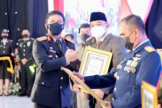Inovasi, Kreativitas dan Kegotongroyongan, Antarkan Pemkot Surabaya Terima Sederet Penghargaan