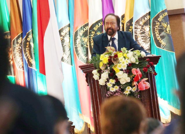 Terima Gelar Doktor HC, Surya Paloh Singgung Politik Identitas hingga Kelicikan dalam Pemilu