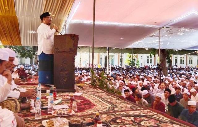 Hadiri Haul di Genggong, Anwar Sadad Kian Terang Dukung Gus Haris Maju Cabup Probolinggo