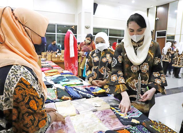 Pengurus Dekranasda Dilantik, Eri Ajak Merdekakan Surabaya dari Kemiskinan dan Kebodohan