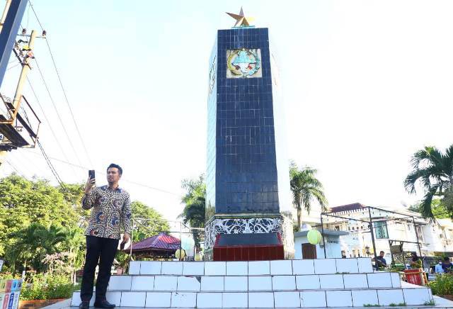 Emil Dardak Jauh-jauh ke Balikpapan Napaktilasi Perjuangan Kakeknya, Siapa Dia