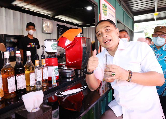 Manfaatkan Aset Pemkot, Padat Karya di Surabaya Serap Pekerja dari Kalangan Anak Muda