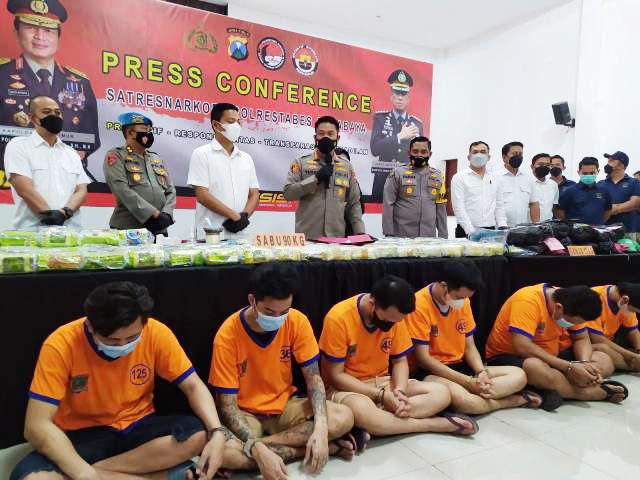 Polrestabes Surabaya Bongkar Peredaran 90,7 Kg Sabu, 8 Tersangka Terancam Hukuman Mati