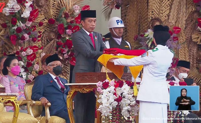 Tak Hanya Farel, Anak Banyuwangi Jadi Pembawa Baki Upacara Penurunan Bendera di Istana