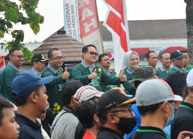 Jalan Sehat HUT ke-77 Jatim di Madiun, Adhy Karyono Doakan Warga juga Sehat Dompetnya