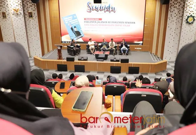 Buku Parlemen Jalanan ke Parlemen Senayan: Nawardi Buka Pikiran Orang, Kernet pun Bisa Jadi Senator