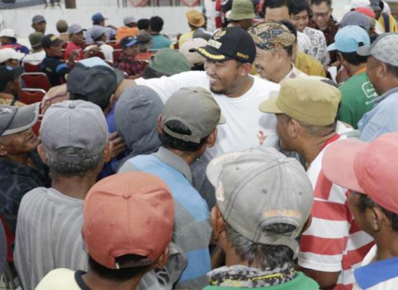 Wow Bupati Fauzi! Kucurkan Rp 1,2 Miliar Bantu Iuran BPJS Tukang Becak hingga Kuli Bangunan