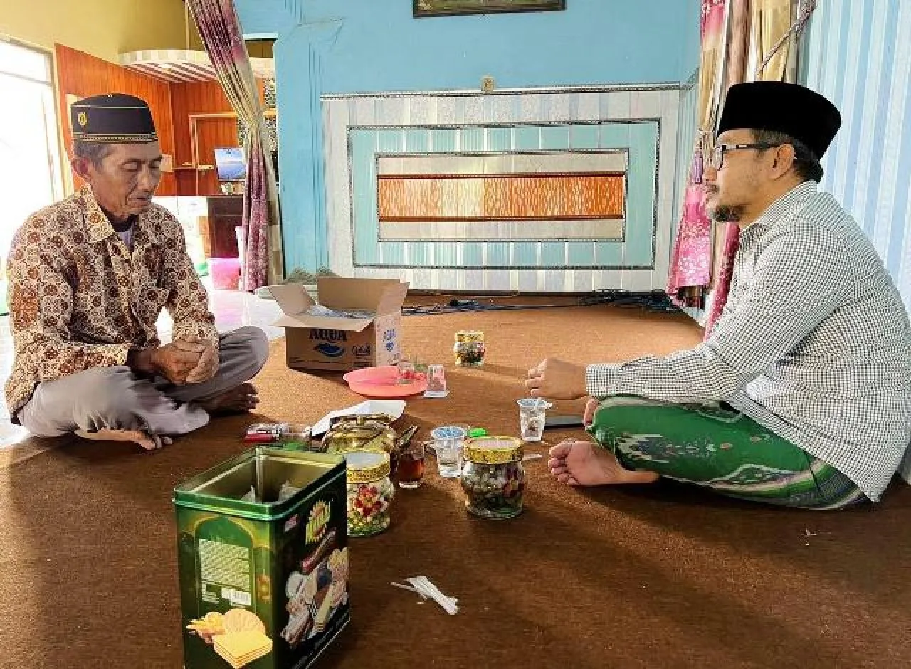 Gus Salam Ziarahi Makam Imam Suhrowardi, Kader IPNU yang Meninggal saat Resepsi 1 Abad NU