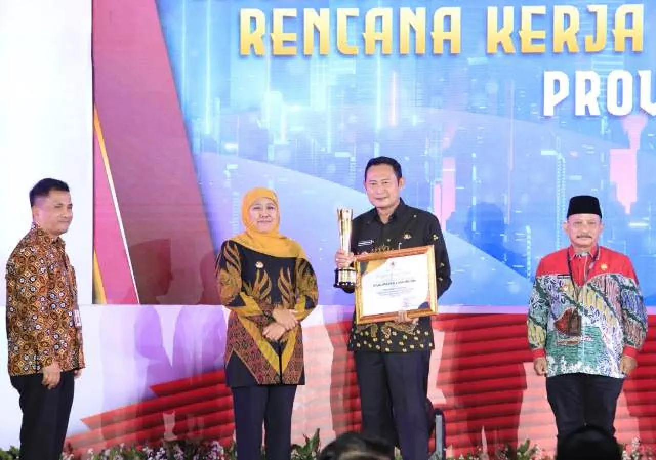 Megilan! Lamongan Raih Penghargaan Pembangunan Daerah Terbaik I Jatim 2023