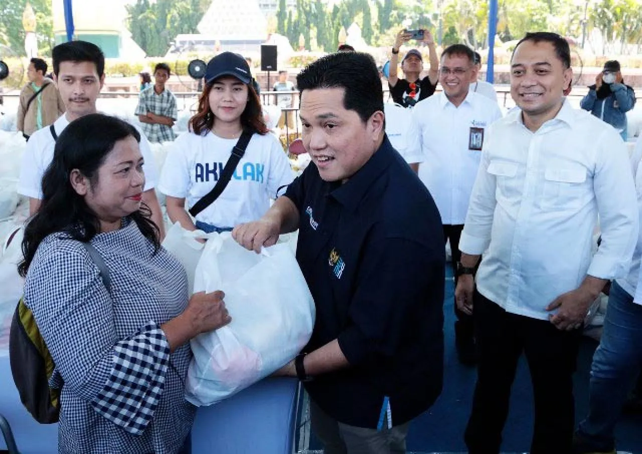 Erick Thohir Gelar Pasar Murah di Surabaya, Begini Reaksi Wali Kota Eri Cahyadi!