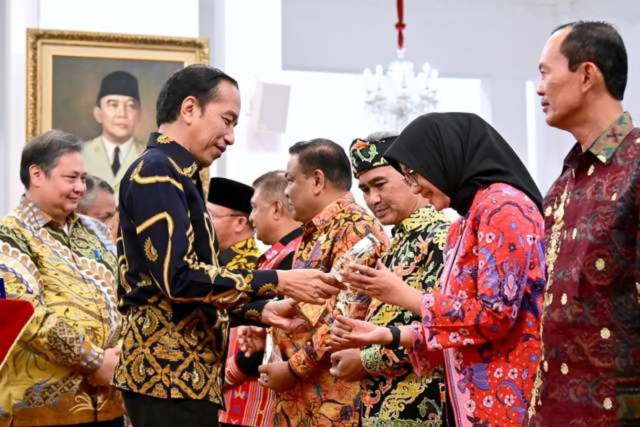 Diserahkan Presiden Jokowi, Banyuwangi Raih Pengendalian Inflasi Terbaik Se-Jawa-Bali 4 Kali Beruntun