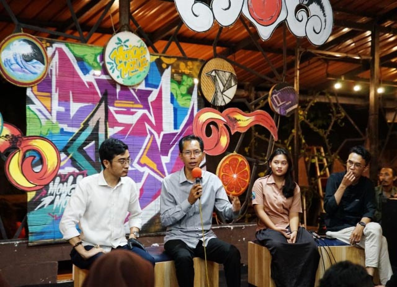 Cangkrukan Bareng Pelajar, Ketua DPRD Surabaya Dicurhati soal SPP dan Bantuan Sekolah