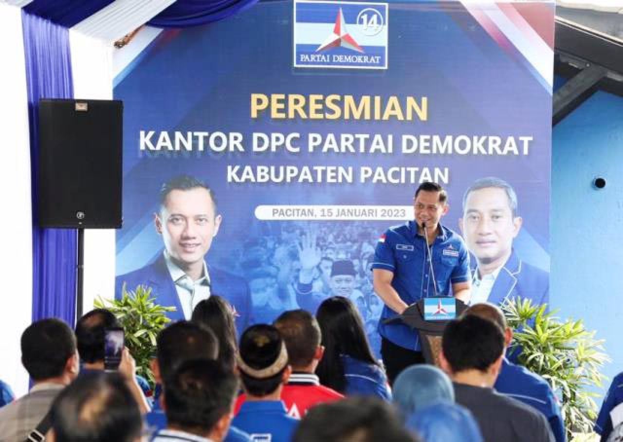 AHY Resmikan Kantor Demokrat Pacitan, Ditandai Pemecahan Kendi Air 6 Dapil