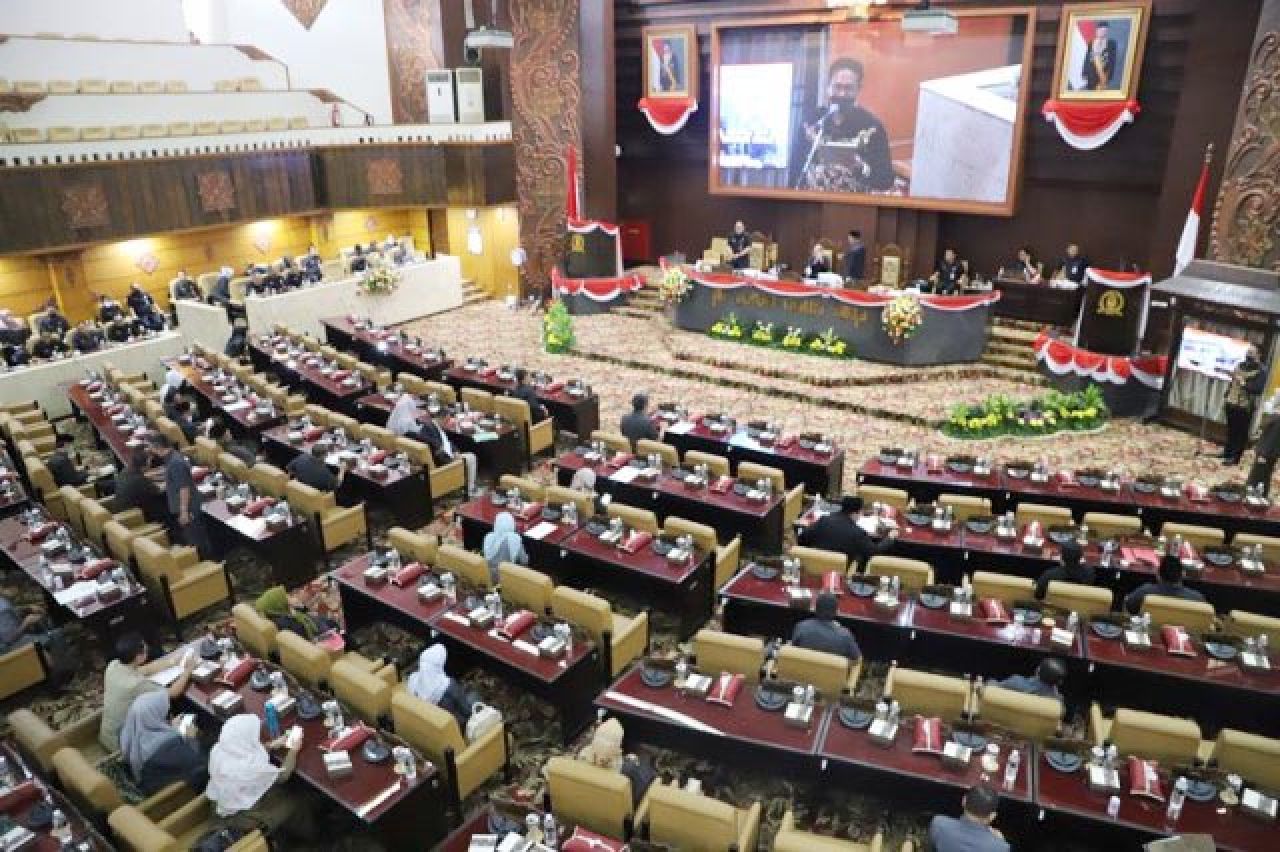 DPRD Jatim Gelar Paripurna Perdana Pasca OTT KPK, Puluhan Kursi Anggota Dewan Kosong!