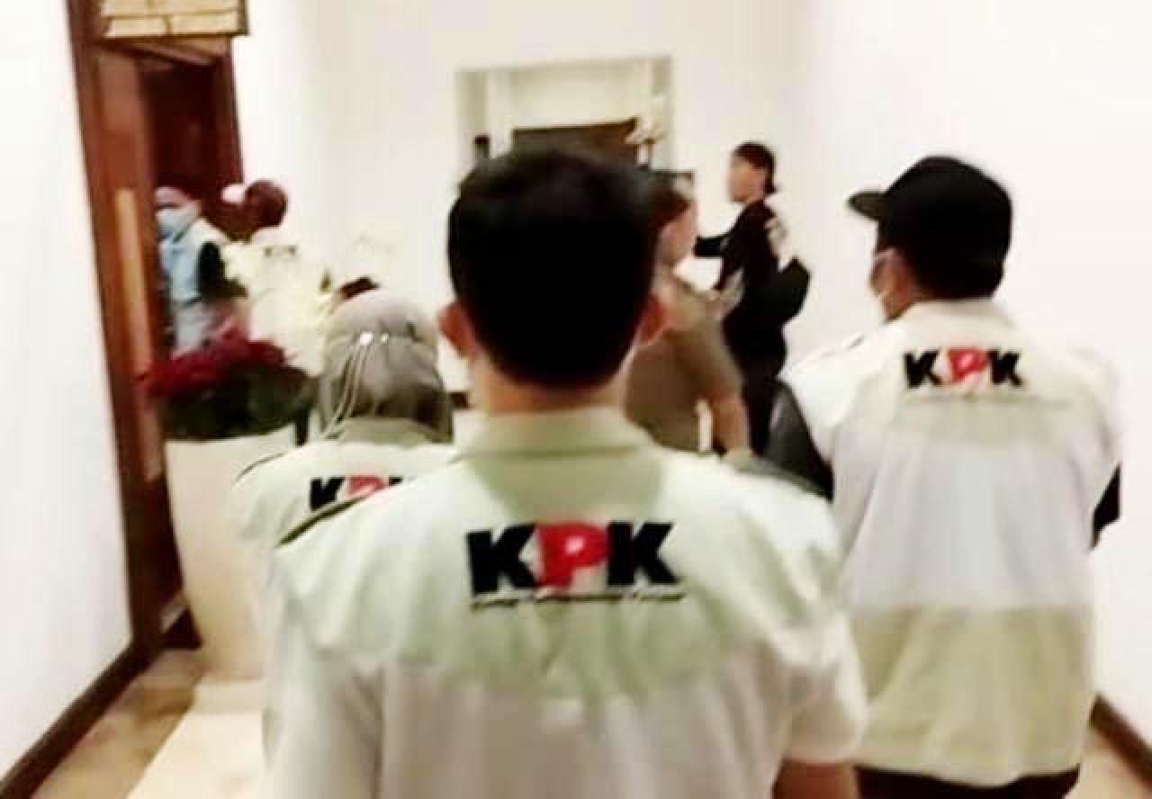 Kucuran Beruntun Hibah Rp 46,7 M ke Masjid Al Akbar, CIDe Sebut Khofifah Tabrak Pergub!