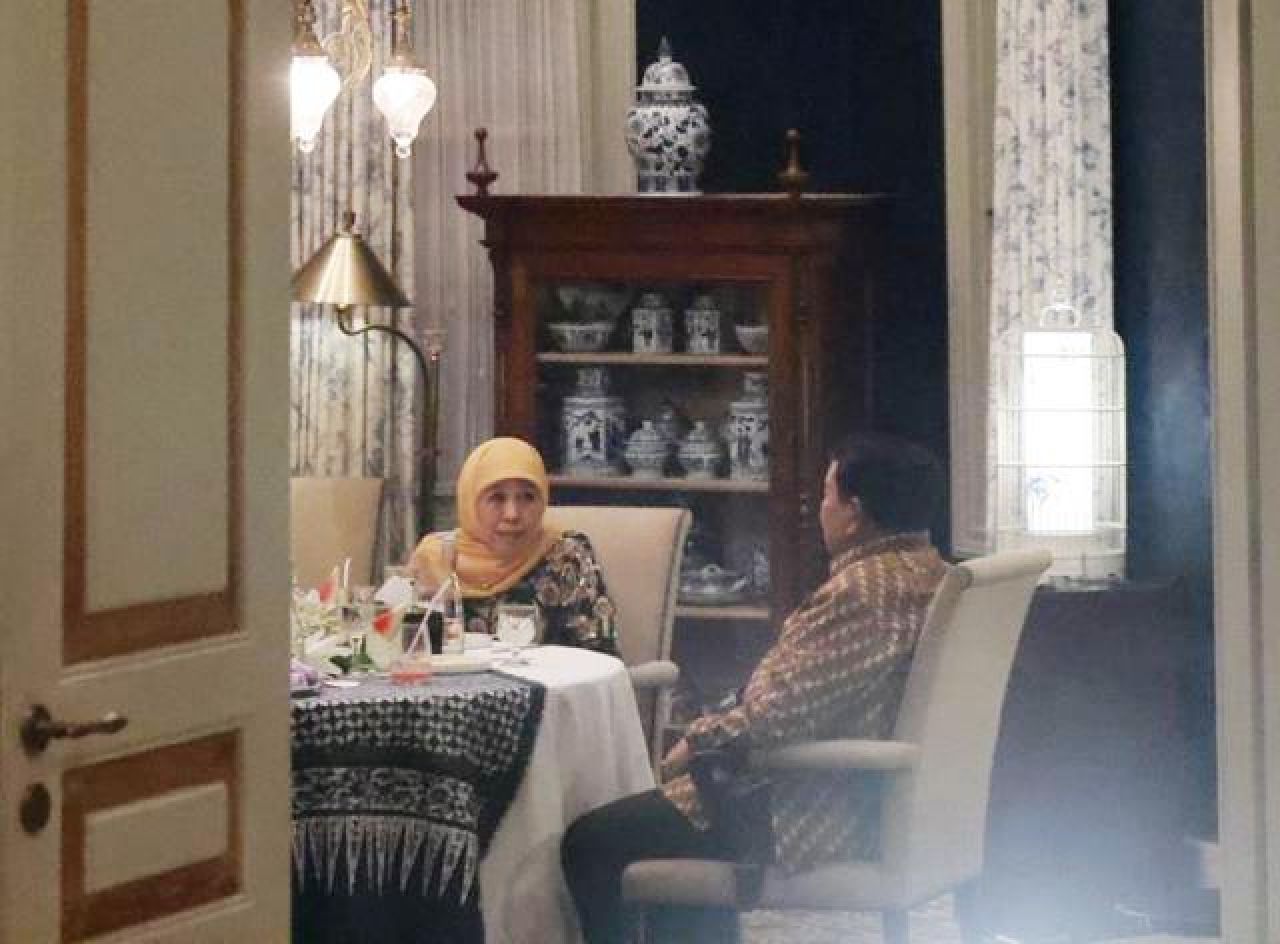 Malam-malam Khofifah Tergopoh-gopoh Temui Prabowo, Bahas Pilpres atau Ada Hal Genting Terkait Jatim?