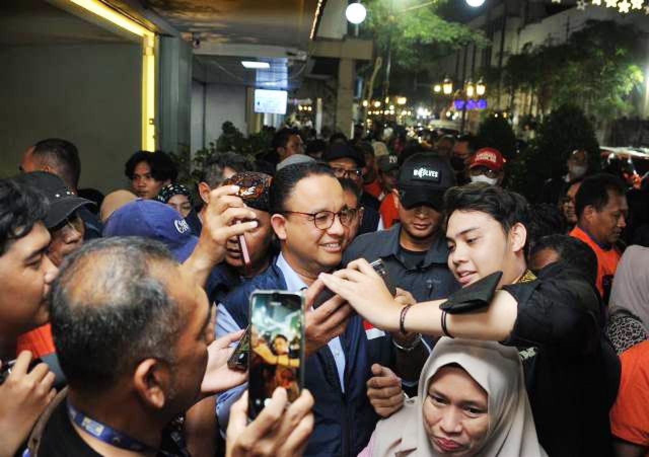 Nostalgia dengan Kota Pahlawan, Anies Baswedan Malam Mingguan di Jalan Tunjungan