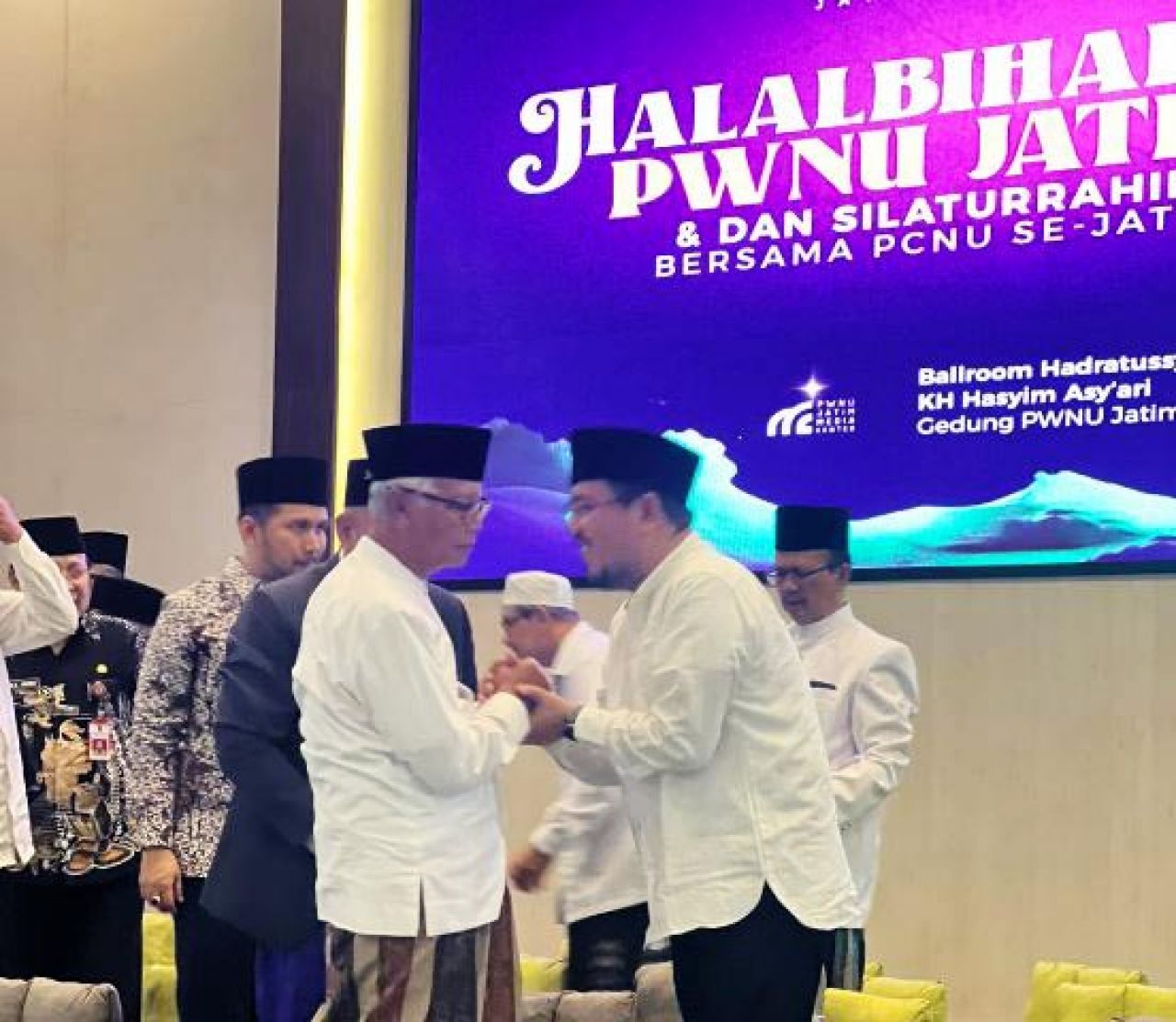 Wakil Rais Aam PBNU di Panggung Halal Bihalal PWNU Jatim: Anwar Sadad Ini Anak NU Asli!