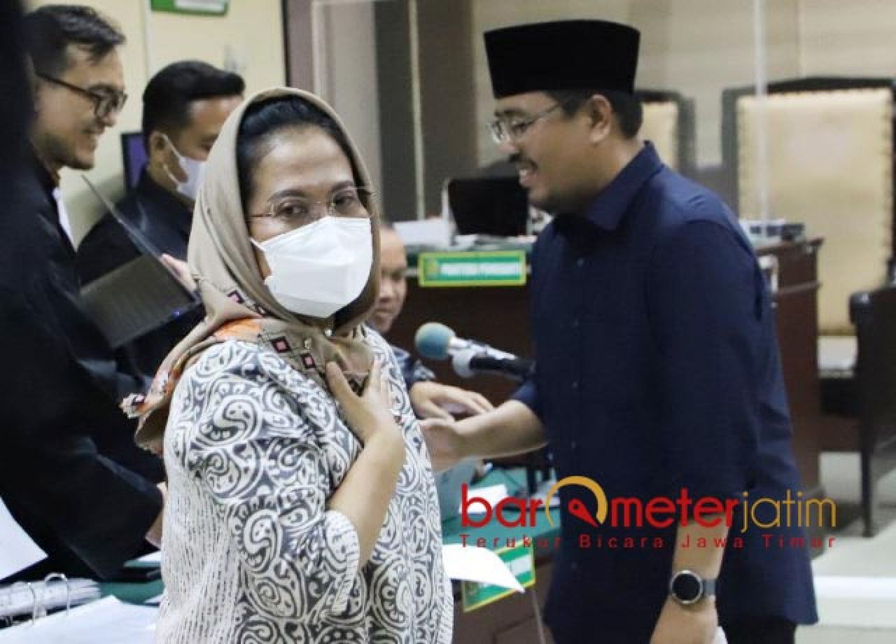 Canda Hakim ke Anwar Sadad dan Sri Untari dalam Sidang Korupsi Hibah Jatim: Enak Mana Sidang di Sini dengan di DPRD?