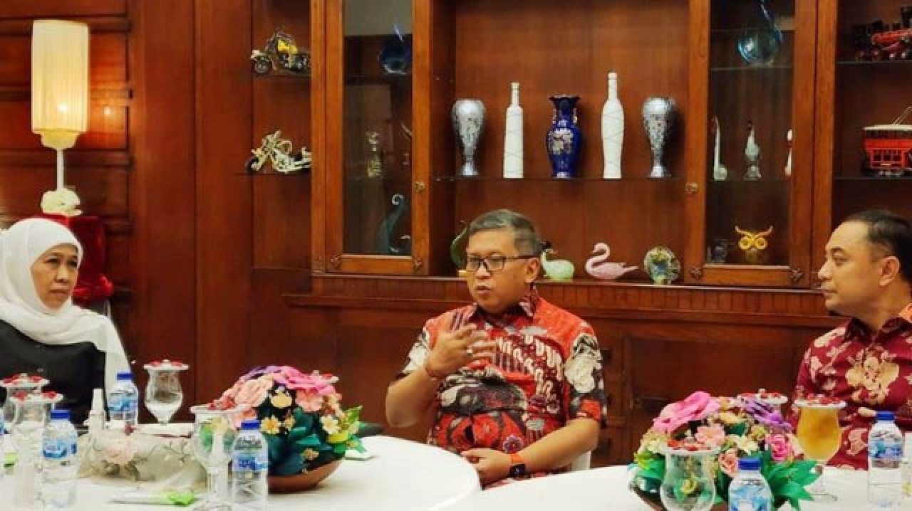 Khofifah Tetap Bersama Emil atau Berpaling ke Eri Cahyadi di Pilgub Jatim 2024? Nih Simak Hasil Survei SSC!