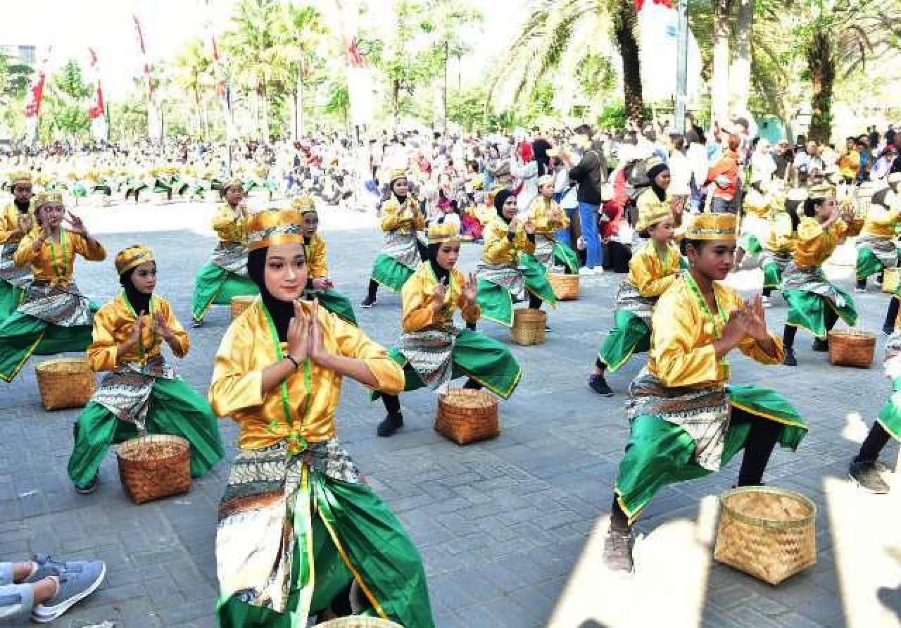 Tari dan Sajian Sego Boran Terbesar Catat Rekor MURI, Bupati Yuhronur: Ini Budaya Asli Lamongan!