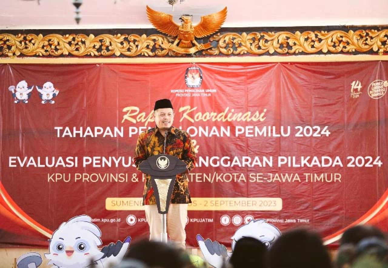 Kelakar Ketua KPU Jatim ke Bupati Fauzi soal Posternya Banyak Terpampang di Angkot: Saya Tidak Tahu Maksudnya Apa!