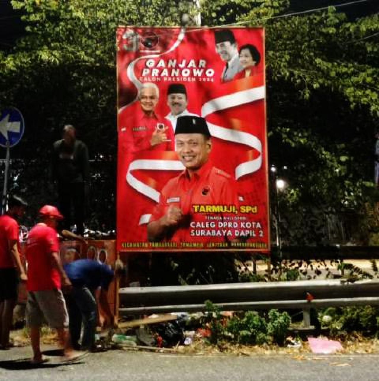 Politikus PDIP Tarmuji Reaksi Penertiban Baliho Caleg di Surabaya: Harusnya Sosialisasi, Jangan Langsung Dibabat!
