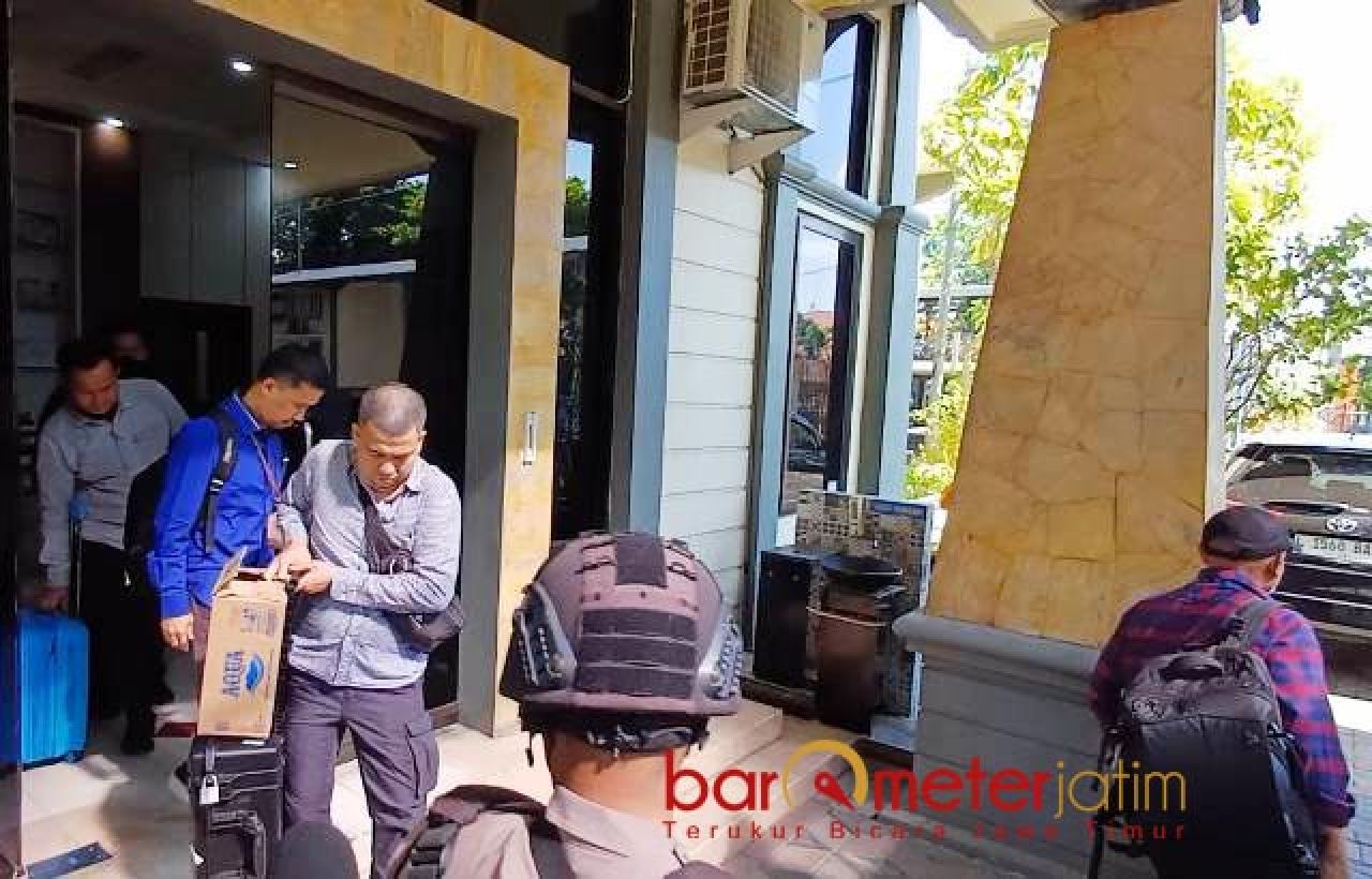 KPK Sasar Lamongan! 3 Jam Geledah Kantor Dinas PRKP dan Cipta Karya Terkait Dugaan Korupsi Proyek Gedung Rp 151 M