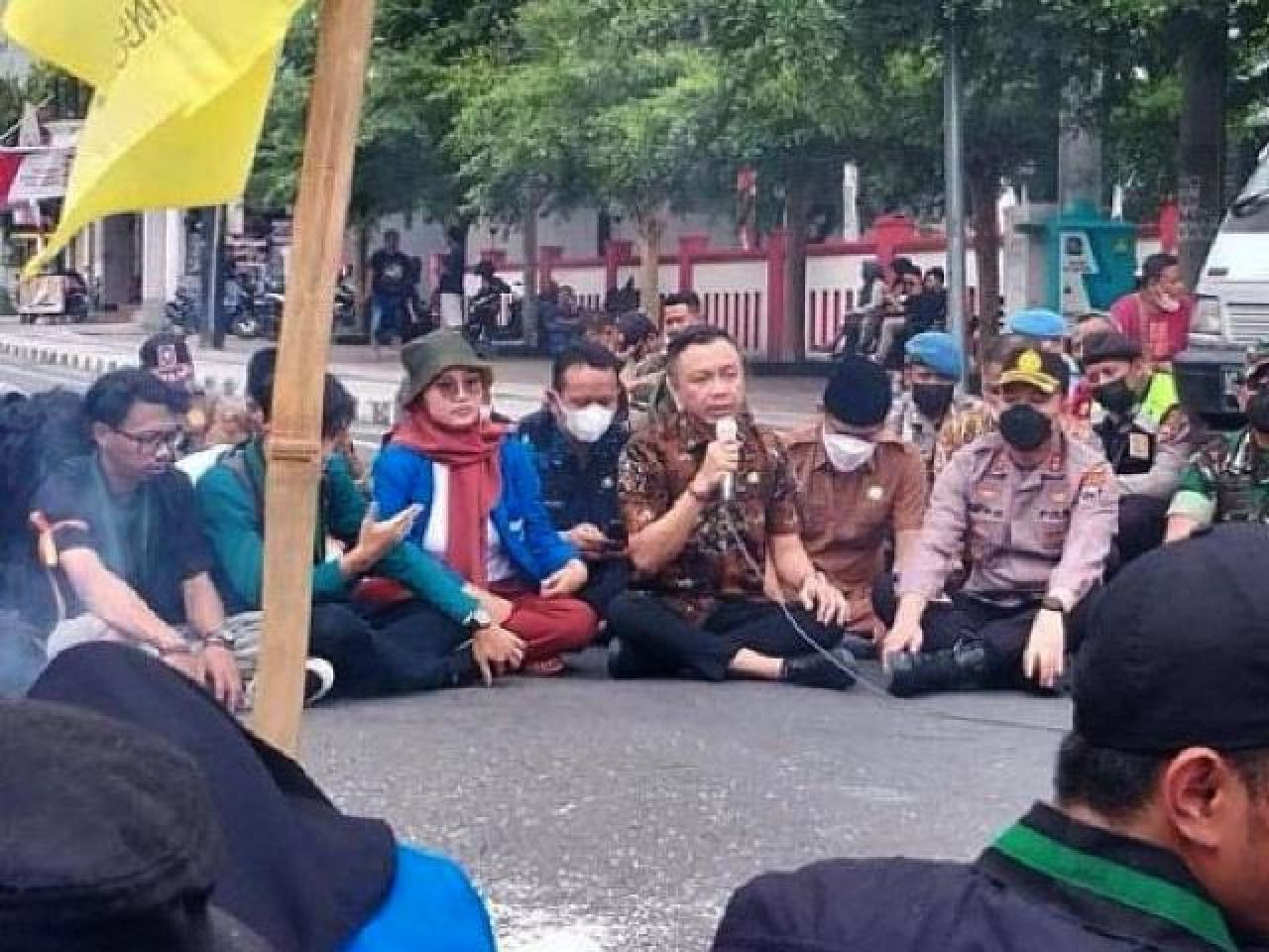 Wabup Blitar Bantah Bupati Rini soal Pembagian Tugas Jawab Pertanyaan Wartawan: Mana Ada Komitmen seperti Itu!