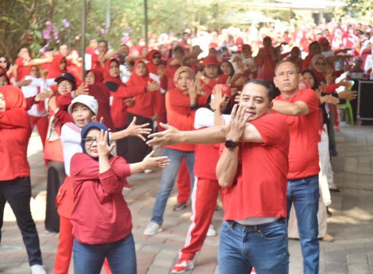 Hapus Sekat Sekolah Negeri dan Swasta, Kepala SMP se-Surabaya Senam Bareng di Kebun Raya Mangrove