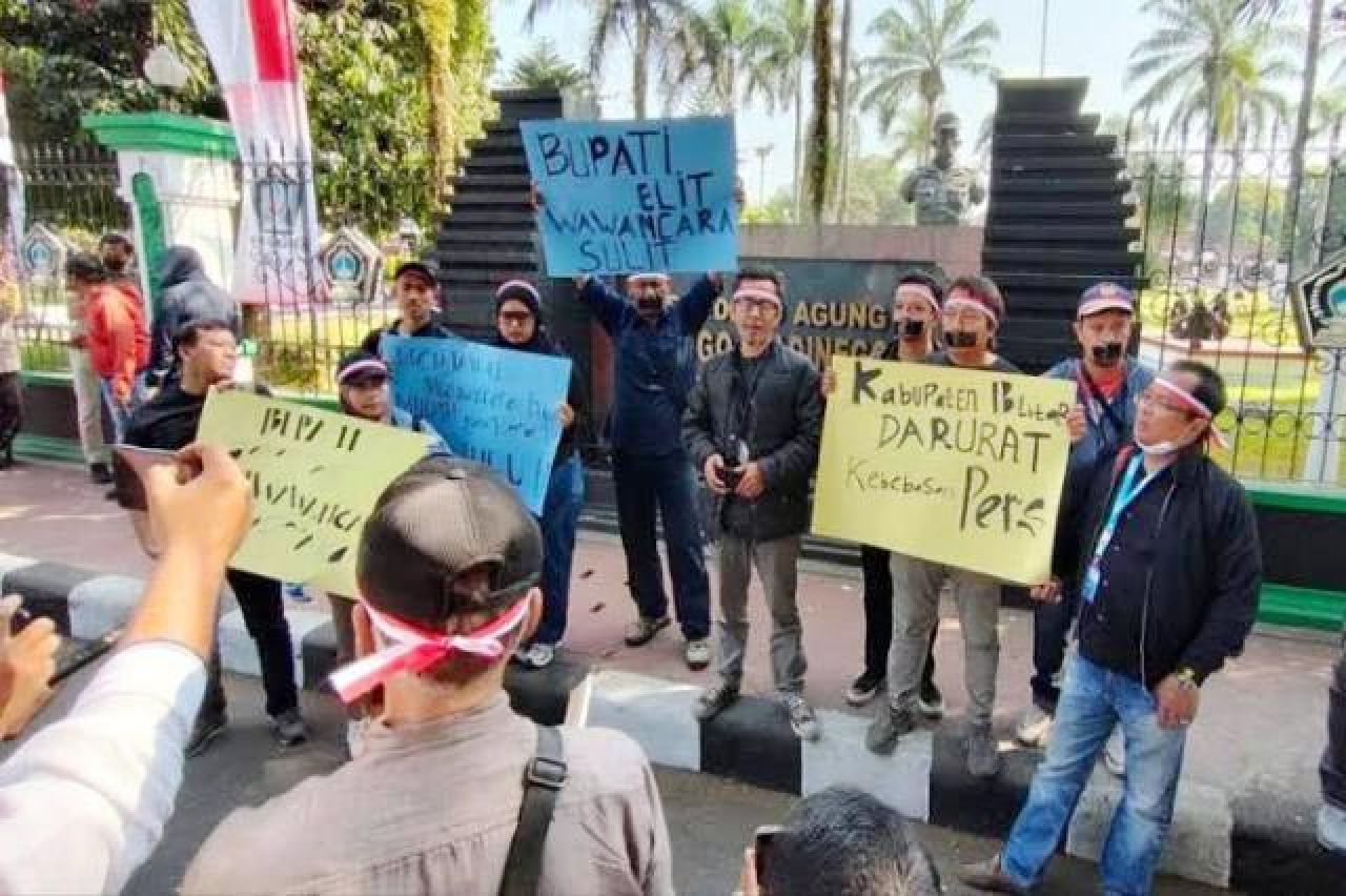 IJTI-PWI Sentil Bupati Blitar: Wartawan Cuma Perlu Wawancara, Bukan Ngopi Bareng!