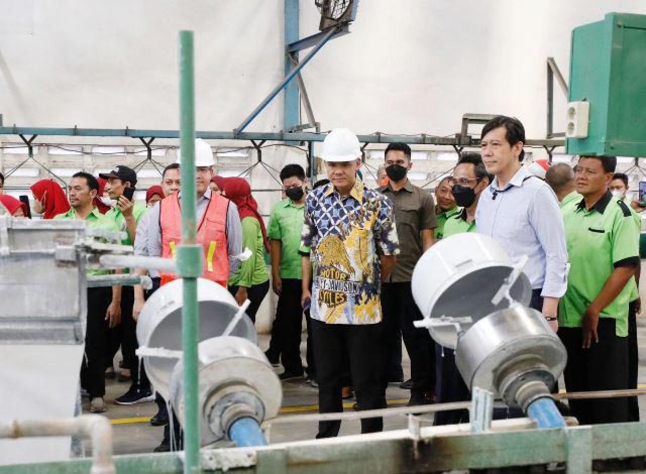 Kunjungi Pabrik di Surabaya, Ganjar Ingin Tingkatkan Geliat Industri untuk Majukan Produk Dalam Negeri