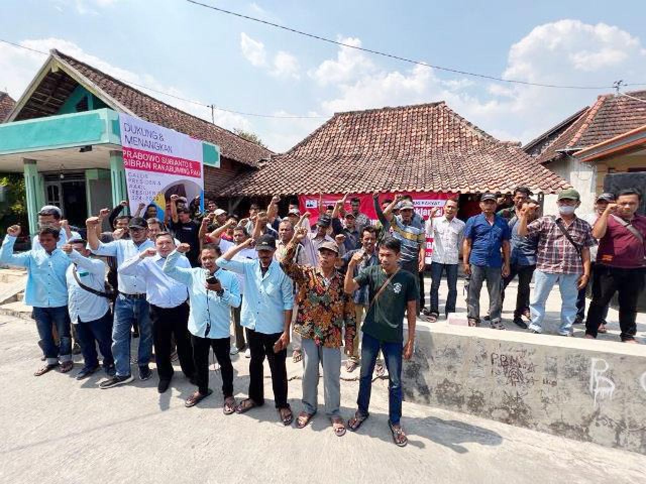 Dukung Prabowo-Gibran, Relawan di Lamongan Deklarasi di Wilayah Kekeringan